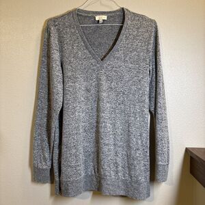 Lucky Brand Women's Gray V-Neck Long Sleeve Soft Knit Sweater - Size M X Long